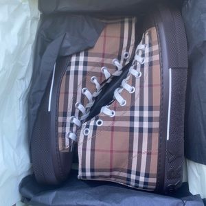 Brand ne Men’s Burberry Shoes